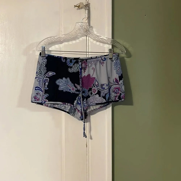 Youth beach shorts Mix and match bundle 3 or more $7 items and get them 3/$12 - Picture 2 of 10